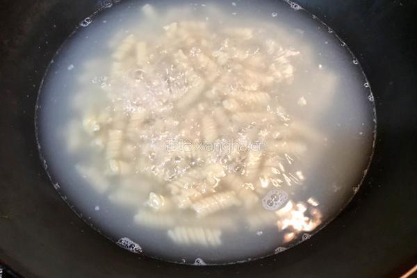 牛油果螺旋意面的做法图解3