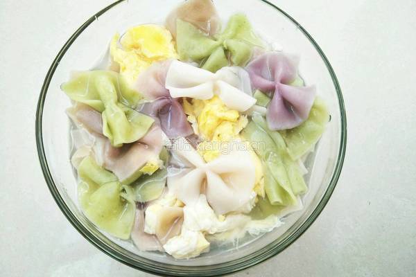 鱼汤蛋花蝴蝶面的做法图解5