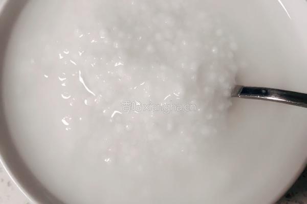 椰奶西米露的做法图解1