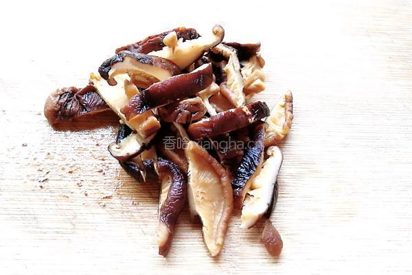 干贝香菇粥的做法图解2