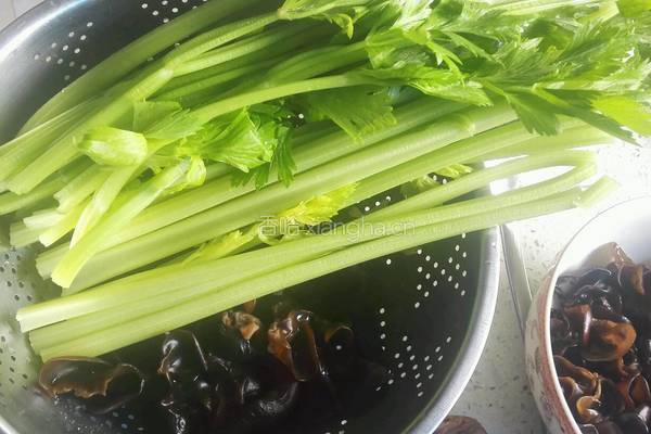 山药炒木耳的做法图解3