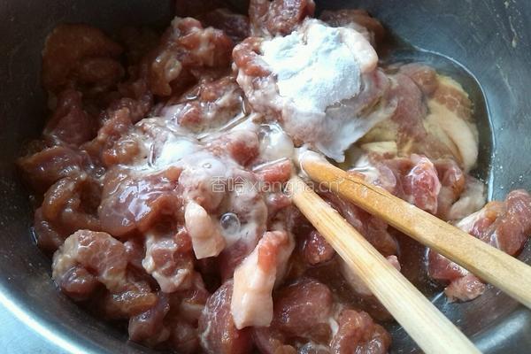 猪肉木耳炒青笋的做法图解1