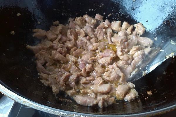 猪肉木耳炒青笋的做法图解5