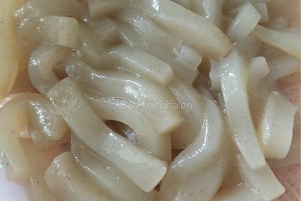 凉拌魔芋豆腐的做法图解2