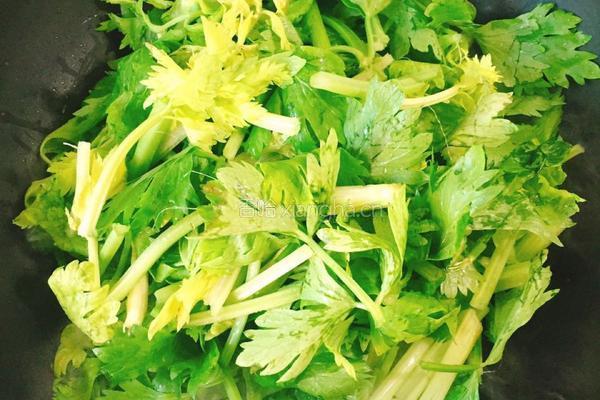 芹菜炒肉的做法图解9