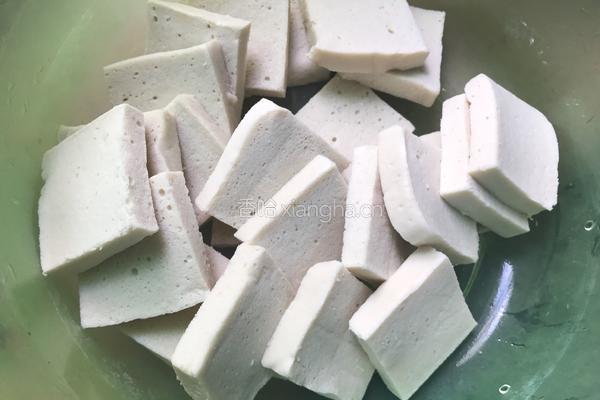 洋葱炒千叶豆腐的做法图解1