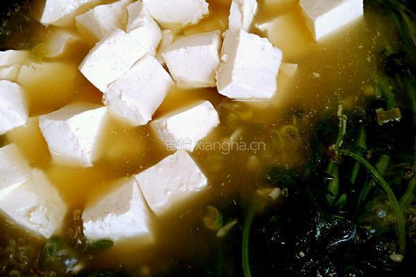 茼蒿炖豆腐的做法图解6