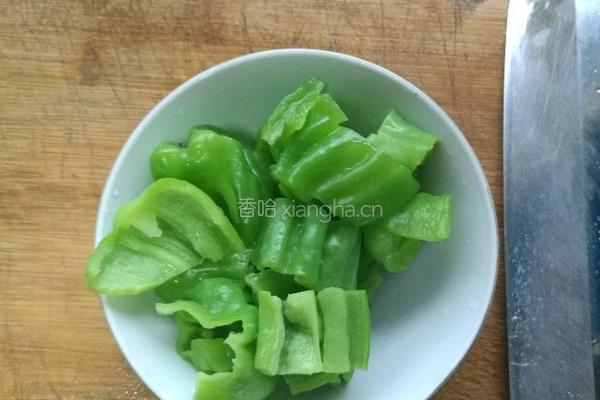 香菇青椒炒鸡块的做法图解5