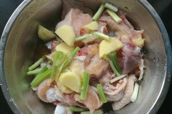 香菇青椒炒鸡块的做法图解6