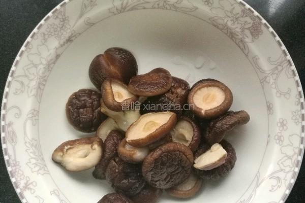 香菇青椒炒鸡块的做法图解7