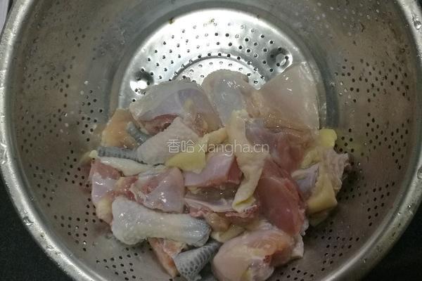 香菇青椒炒鸡块的做法图解8