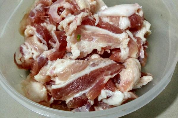 豌豆炒肉的做法图解2