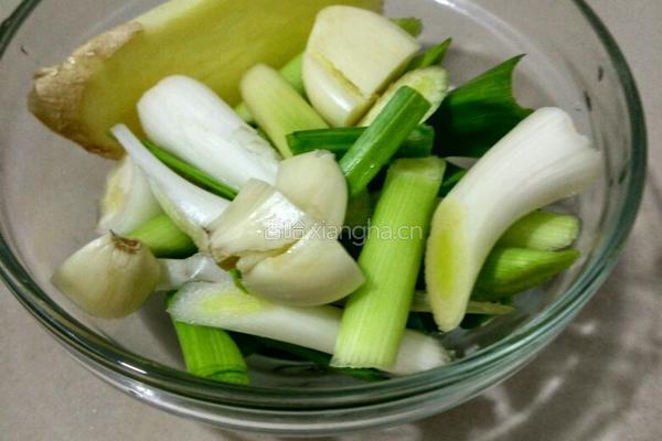 豌豆炒肉的做法图解3