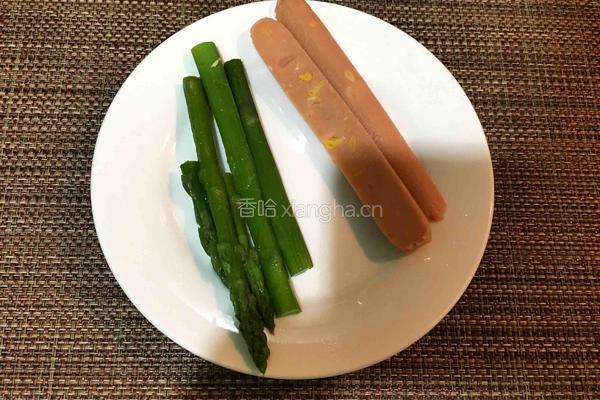 芦笋厚蛋烧的做法图解1