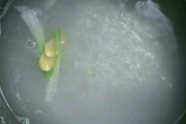 螃蟹生蚝粥的做法图解2