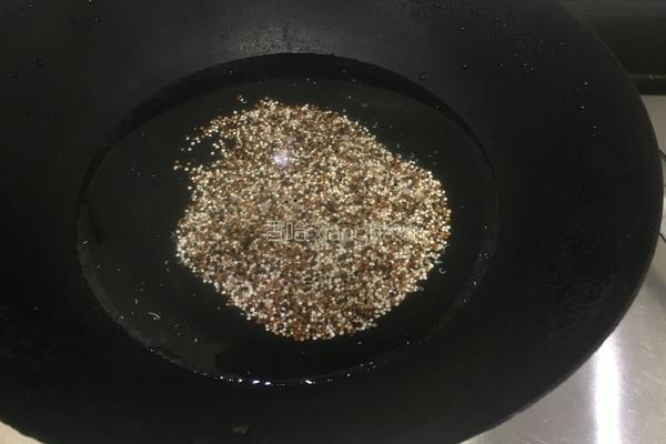 藜麦饭团的做法图解2