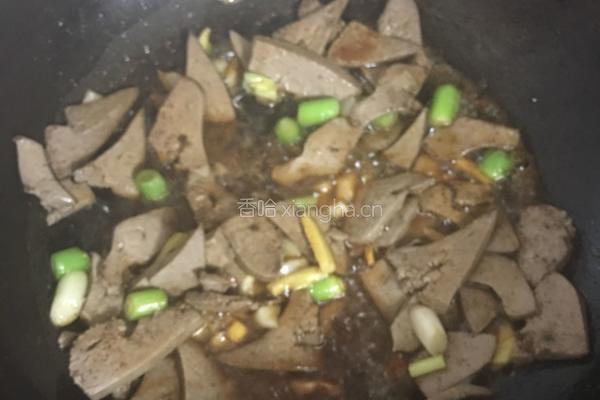 猪肝炒芹菜的做法图解4