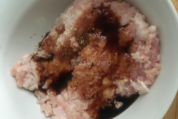 胡萝卜豆腐猪肉馅包子的做法图解7