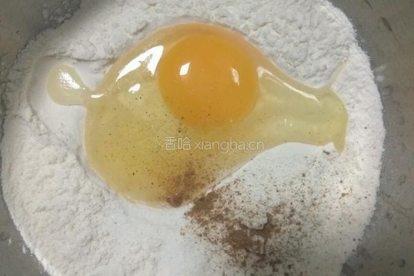 鸡蛋彩色面饼的做法图解1