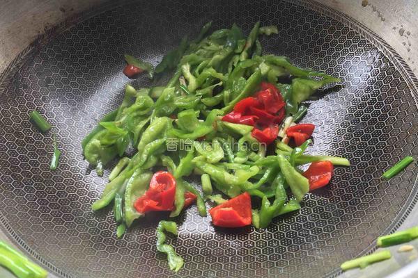 青椒豆芽的做法图解3