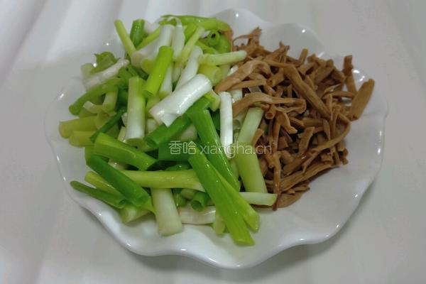 黄花菜小葱炒肉的做法图解2