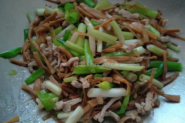 黄花菜小葱炒肉的做法图解9
