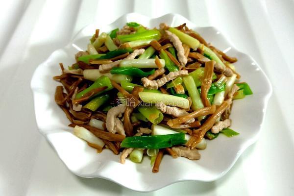 黄花菜小葱炒肉的做法图解10