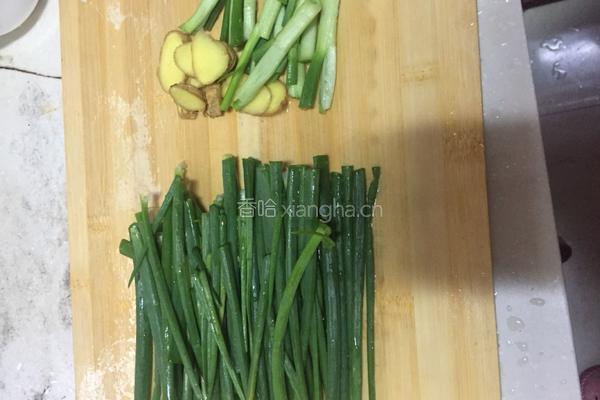 红烧蘑菇扁鱼的做法图解4