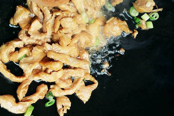 蒜苔炒鸡肉的做法图解7