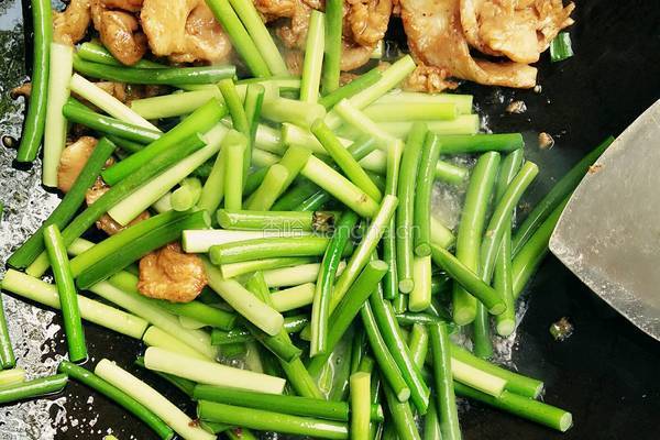 蒜苔炒鸡肉的做法图解8