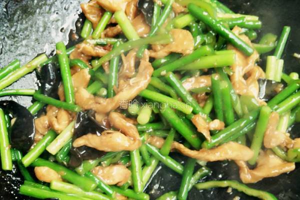 蒜苔炒鸡肉的做法图解11
