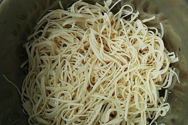 凉拌干豆腐的做法图解1