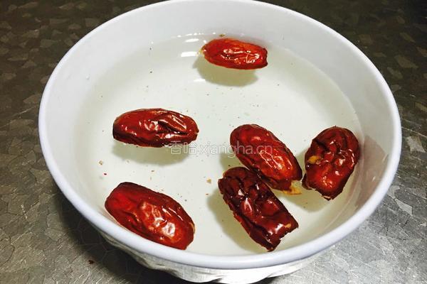红枣枸杞酒酿蛋的做法图解2