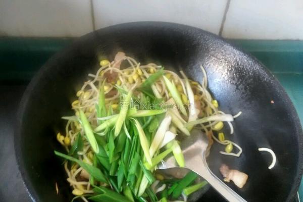 豆芽蒜苗五花肉的做法图解10