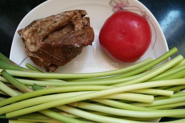 腊肉炒饼的做法图解1