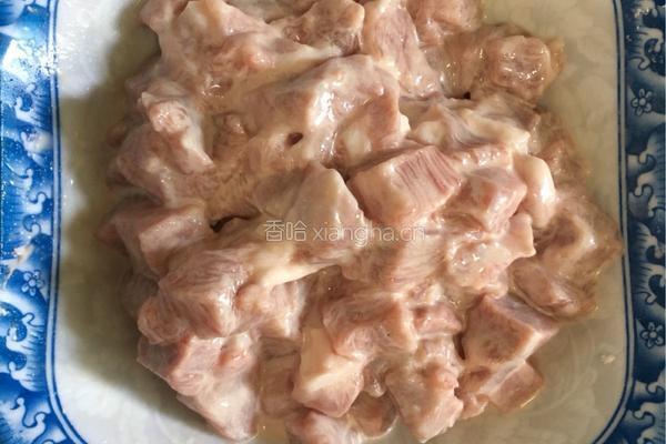 莴笋胡萝卜炒肉丁的做法图解3