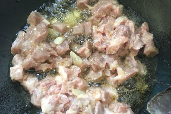 莴笋胡萝卜炒肉丁的做法图解5