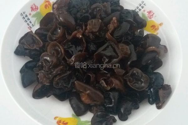 木耳炒蒜薹的做法图解4