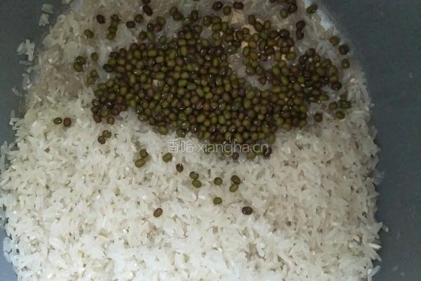 绿豆饭的做法图解1