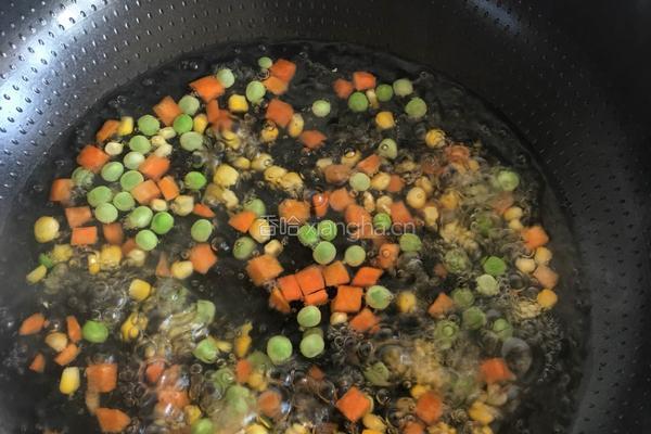 家庭版鸡肉炒三丁的做法图解3