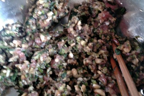 牛肉芹菜香菇抄手的做法图解1