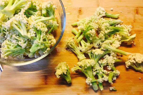 小炒培根菜花的做法图解2