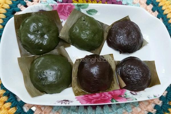 双色糯米团子的做法图解7