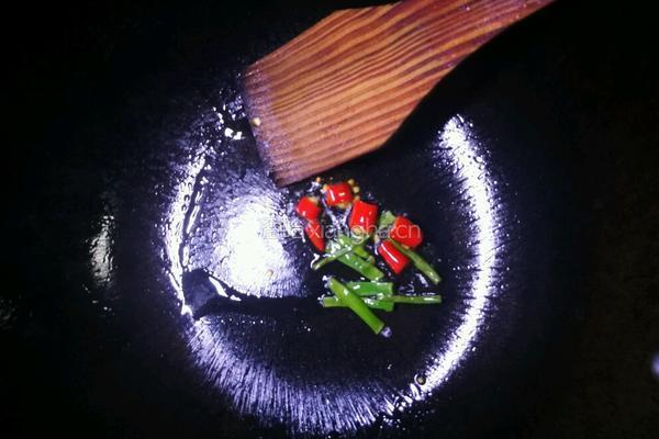 咸鸡肉炒芥菜的做法图解3