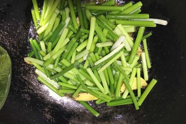 蒜苔炒腊肉的做法图解4