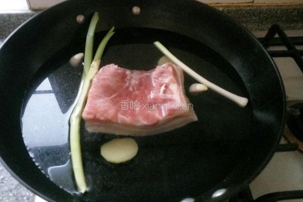 豆腐乳扣肉的做法图解1