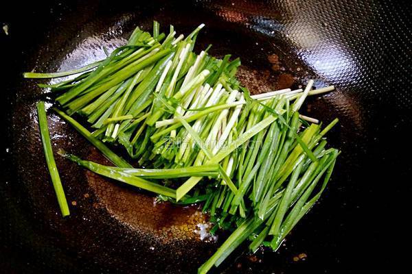 虾皮韭菜炒木耳的做法图解6