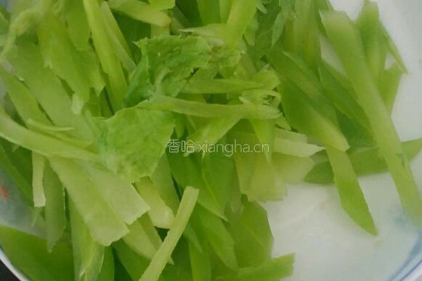 青笋炒肉的做法图解2