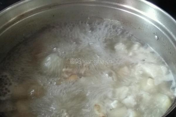 折耳根拌蹄花的做法图解1