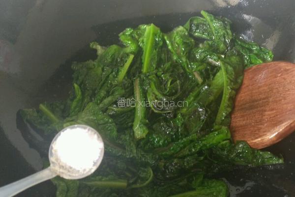 清炒紫叶莴笋叶的做法图解4